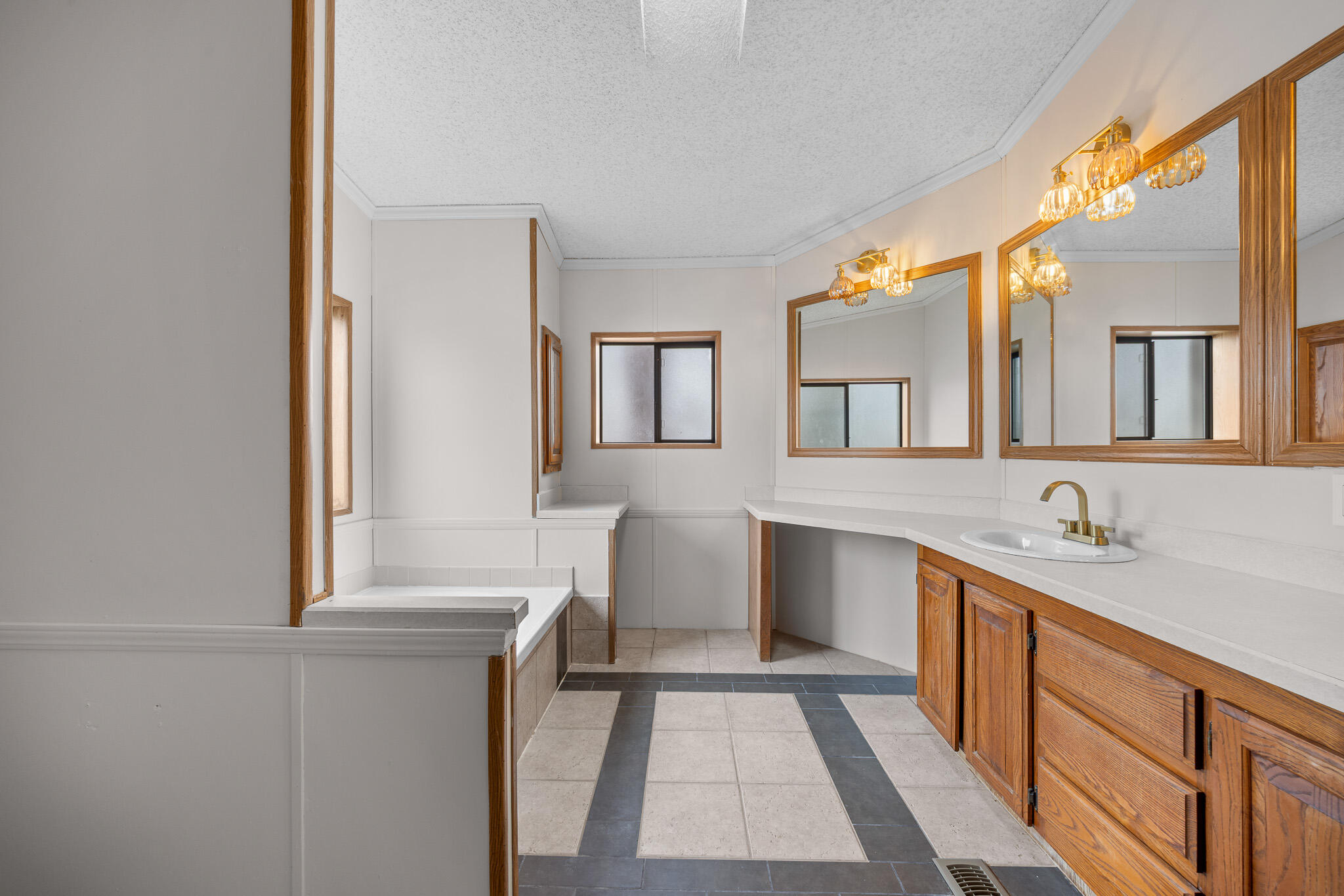 1001 SE 15th Street, 39