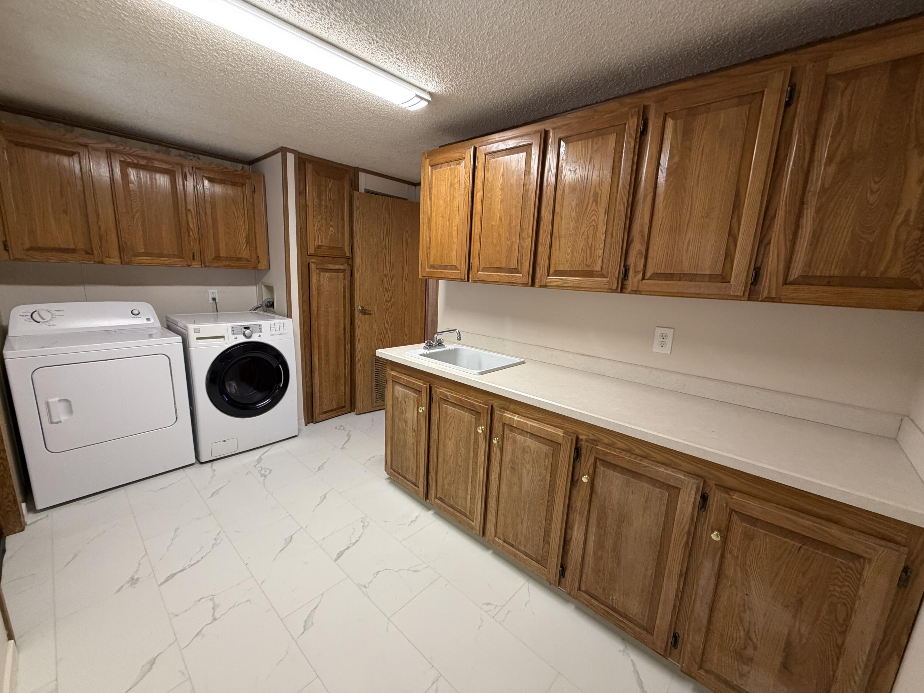 1001 SE 15th Street, 39