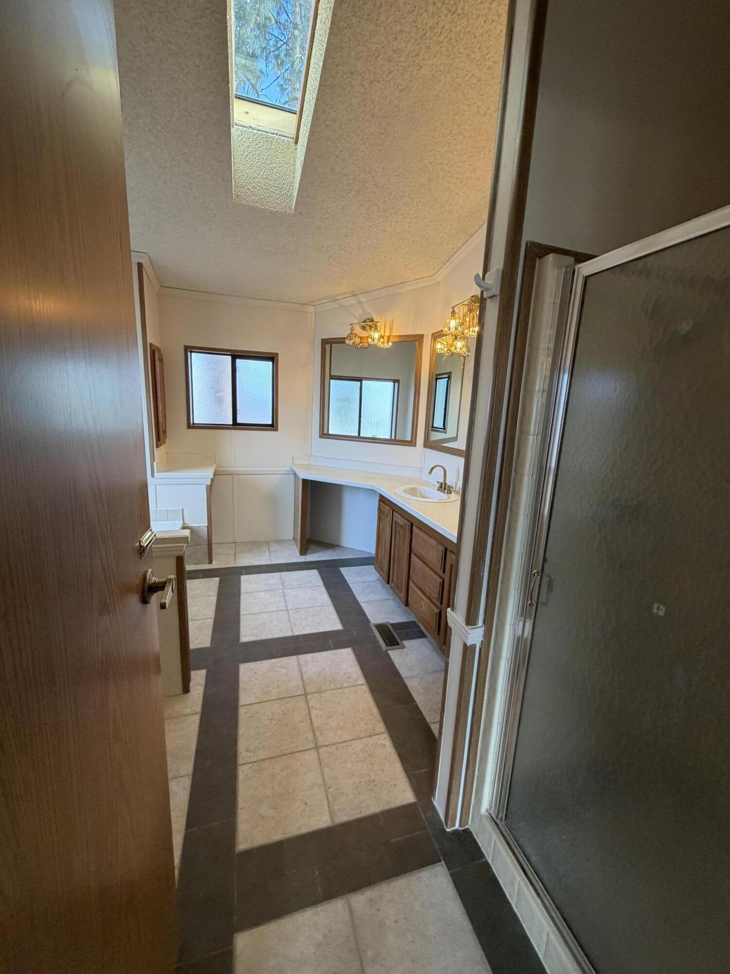 1001 SE 15th Street, 39