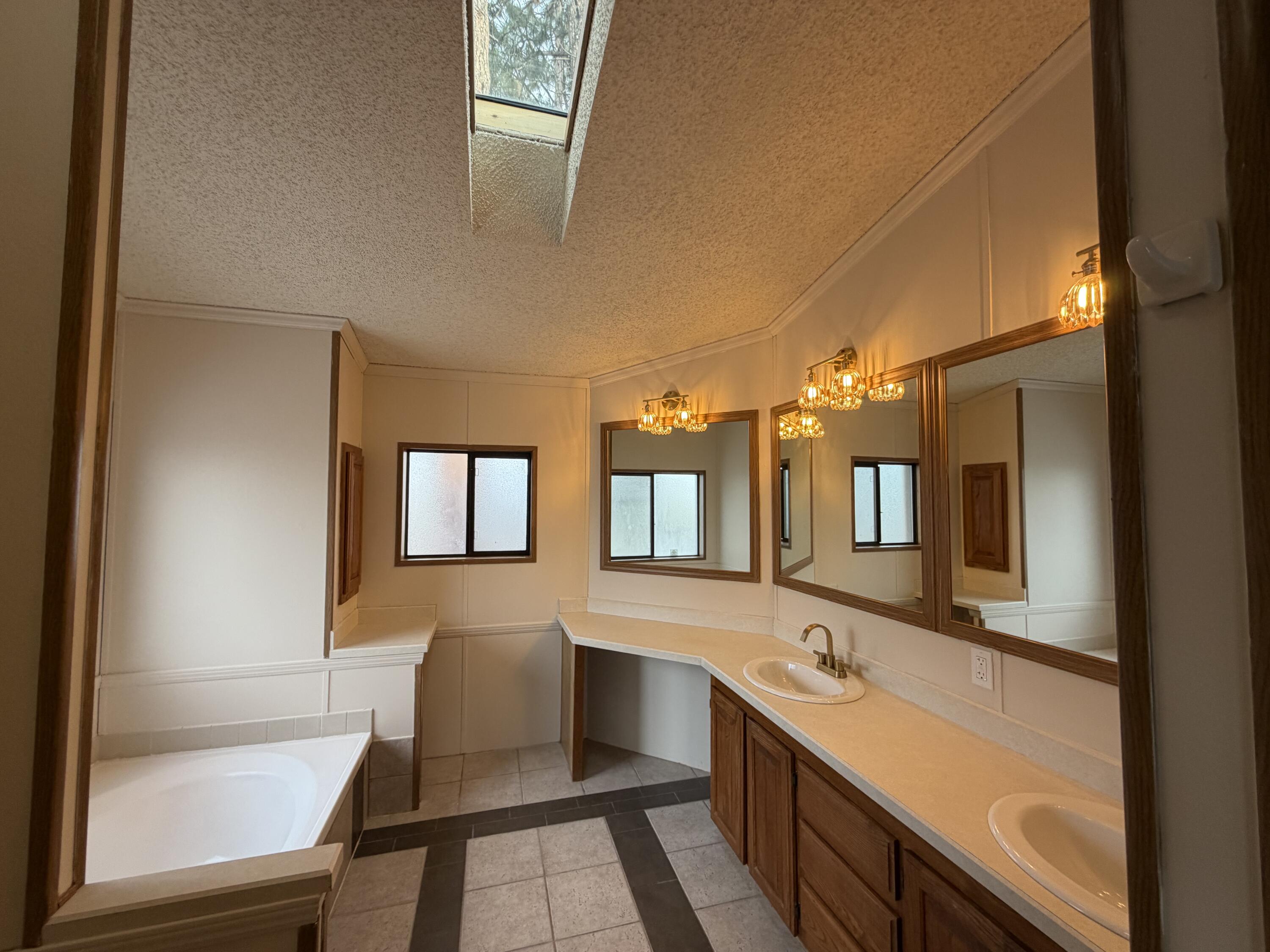 1001 SE 15th Street, 39