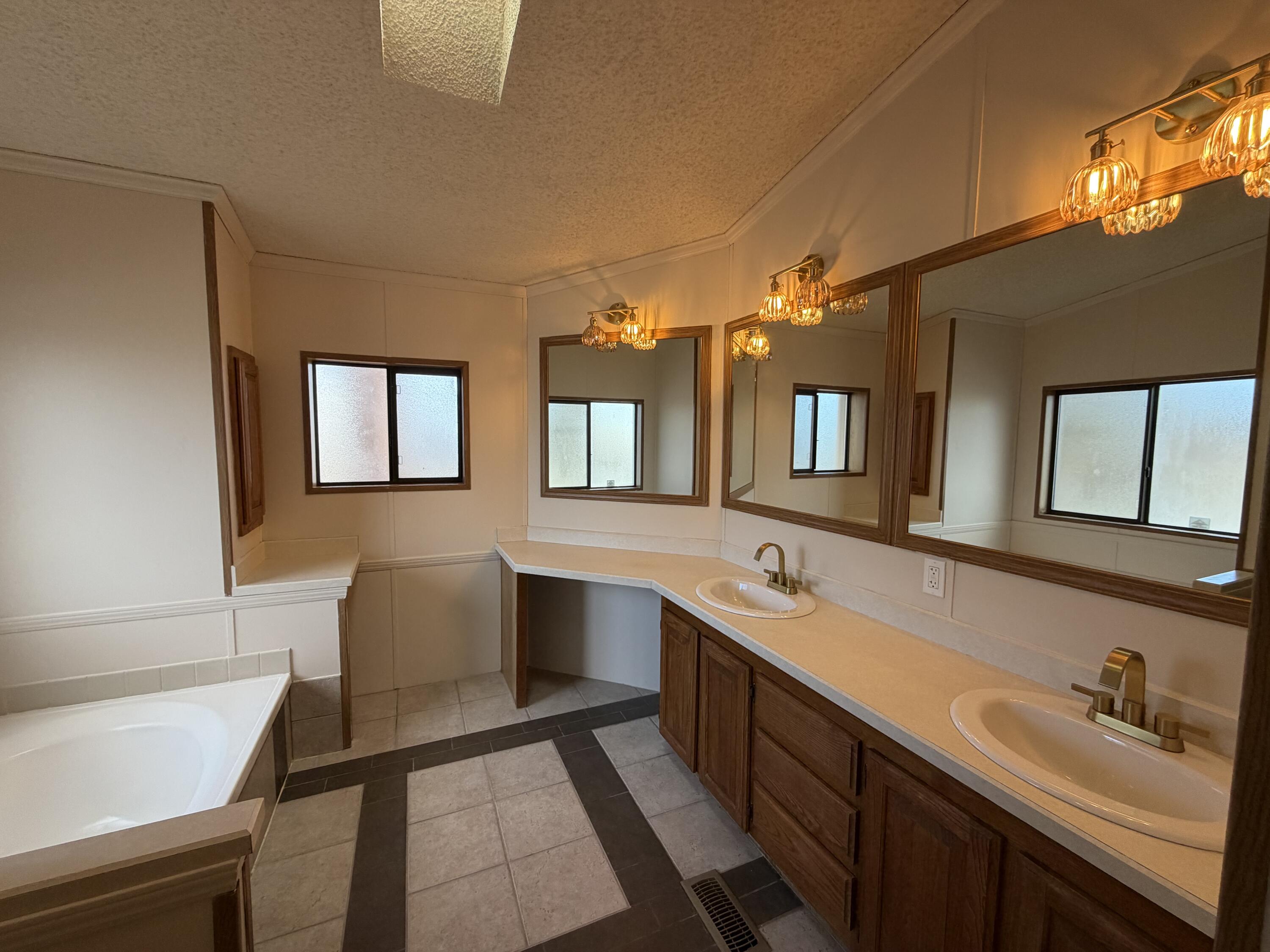1001 SE 15th Street, 39