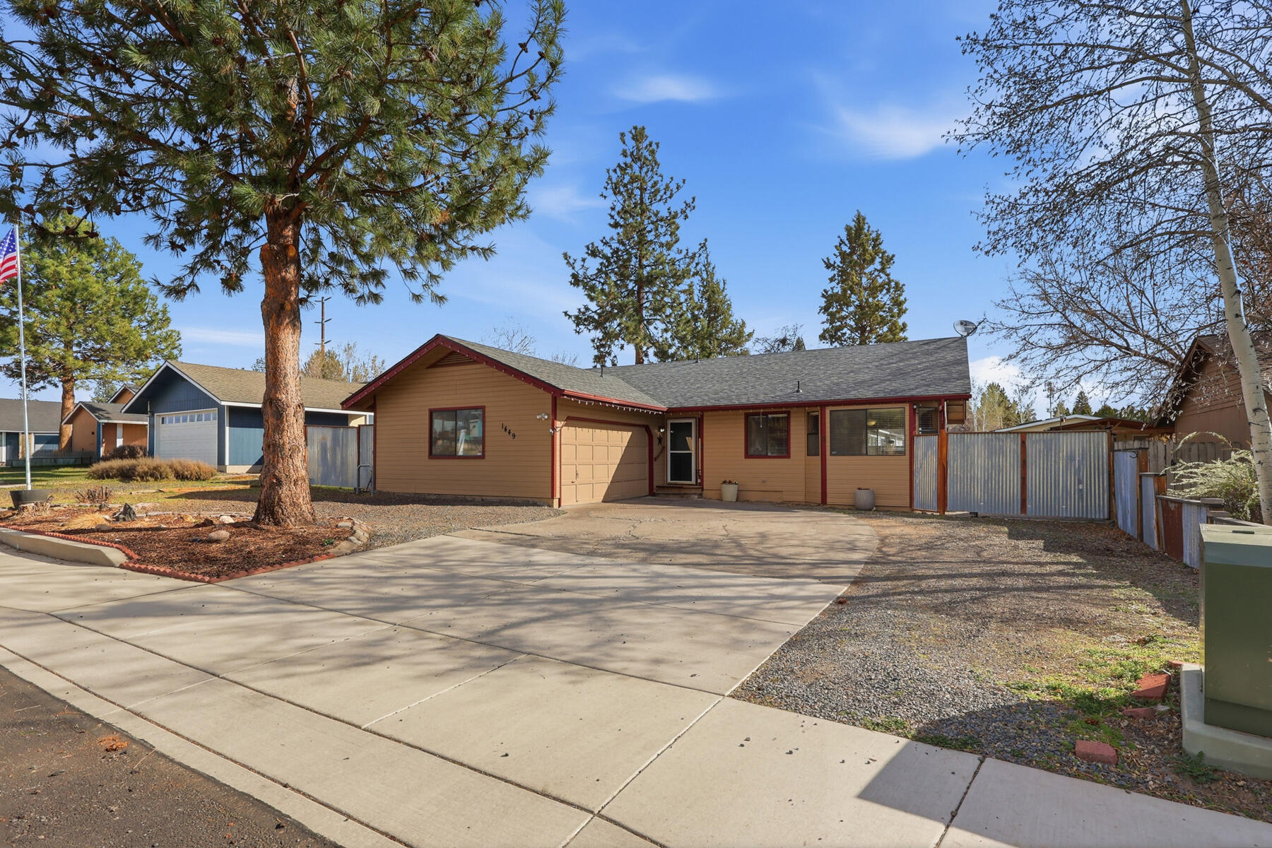 1449 SE Lostine Circle