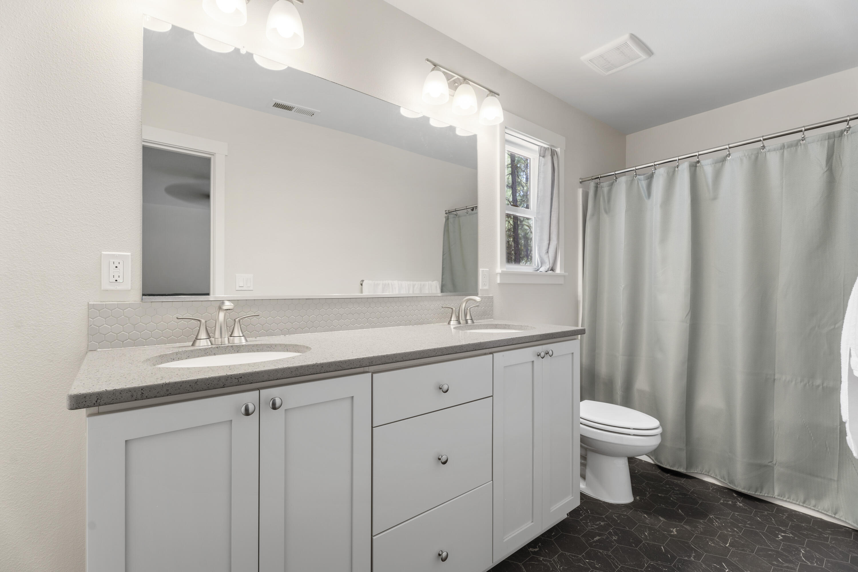 15205 Ponderosa Loop