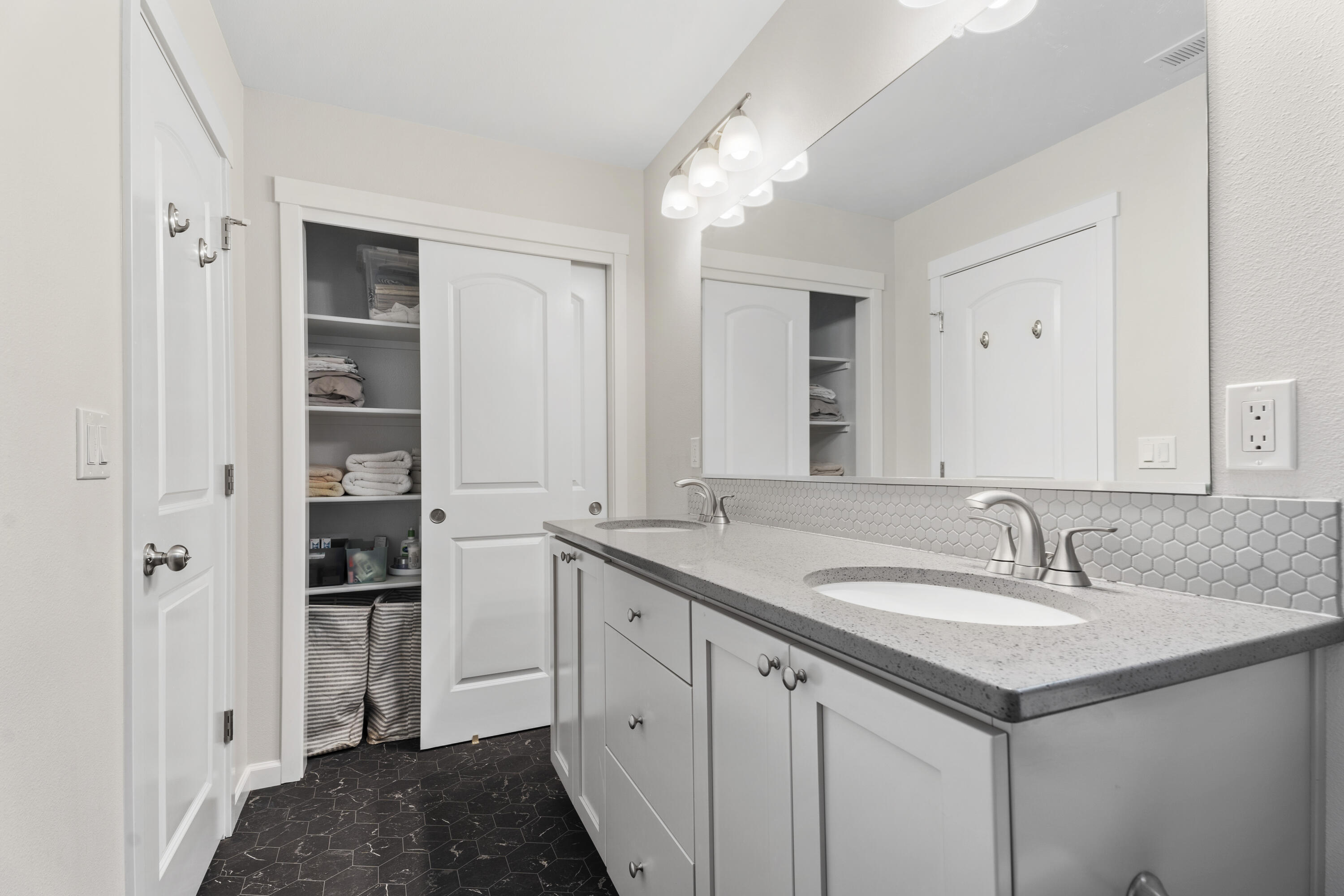 15205 Ponderosa Loop