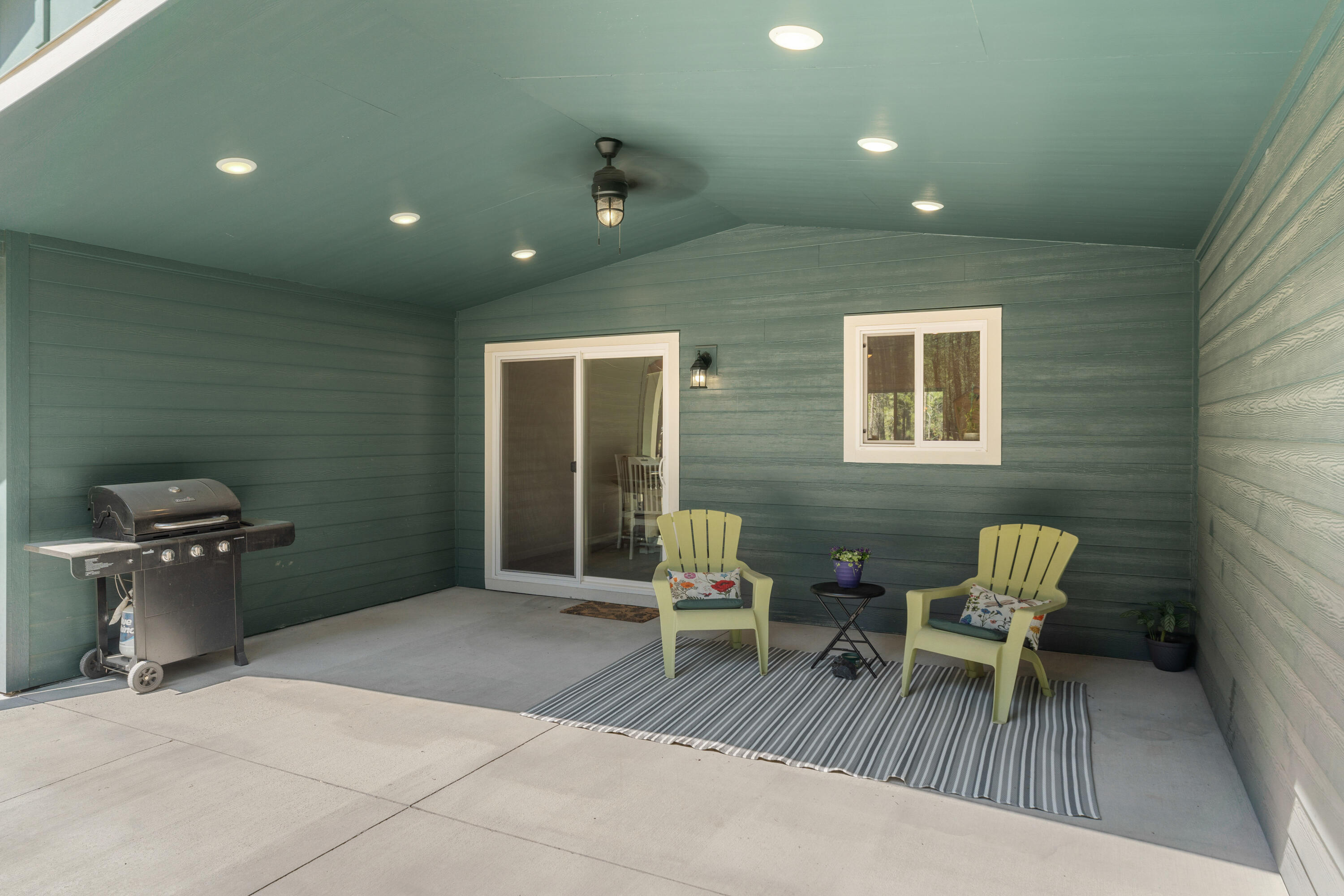 15205 Ponderosa Loop