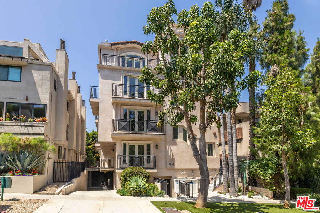 8833 Cynthia St Unit: 201