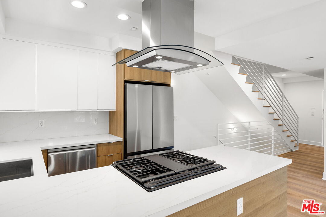 8833 Cynthia St Unit: 201