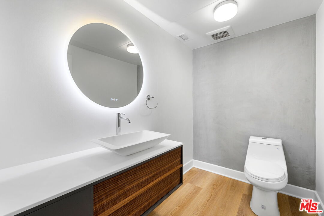 8833 Cynthia St Unit: 201