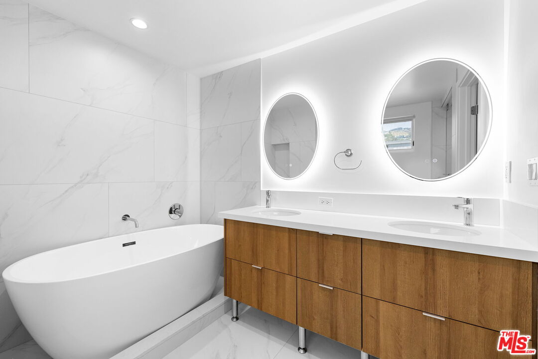 8833 Cynthia St Unit: 204