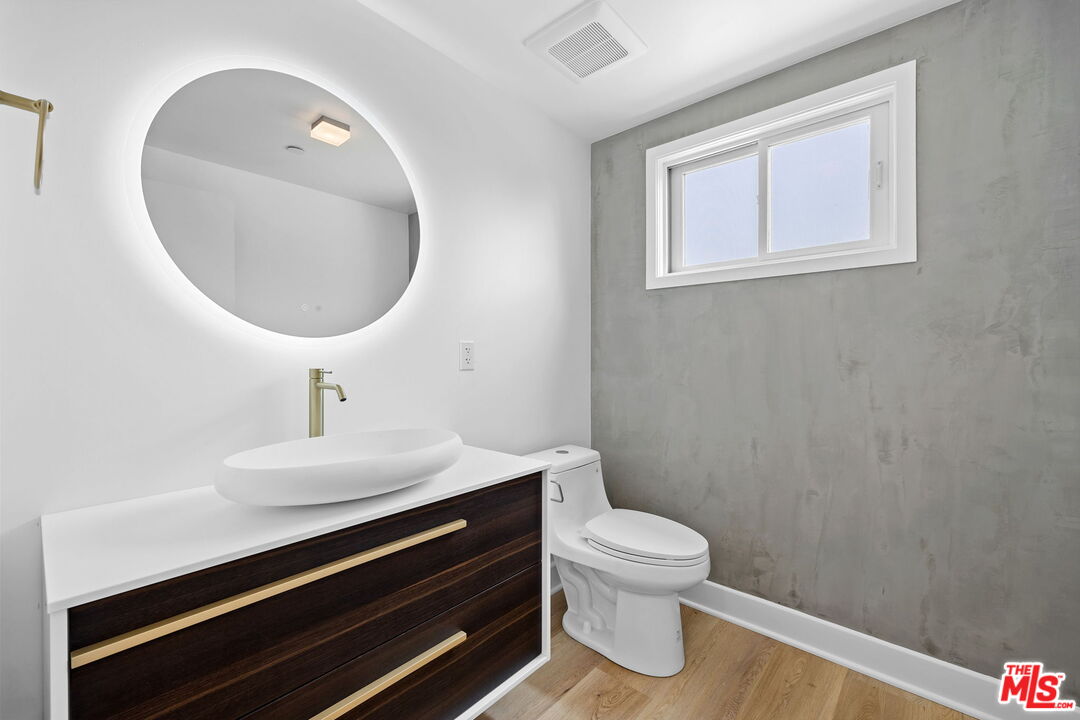 8833 Cynthia St Unit: 401 (PH)