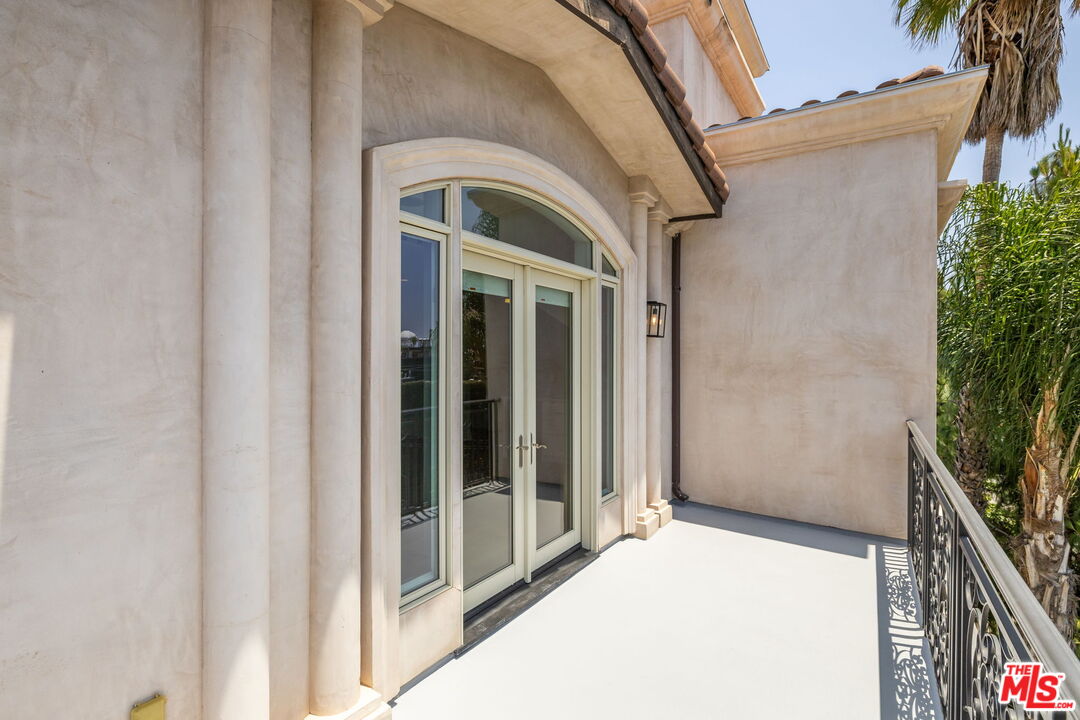 8833 Cynthia St Unit: 401 (PH)