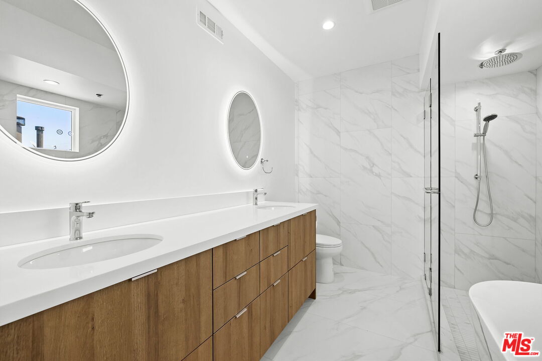 8833 Cynthia St Unit: 401 (PH)