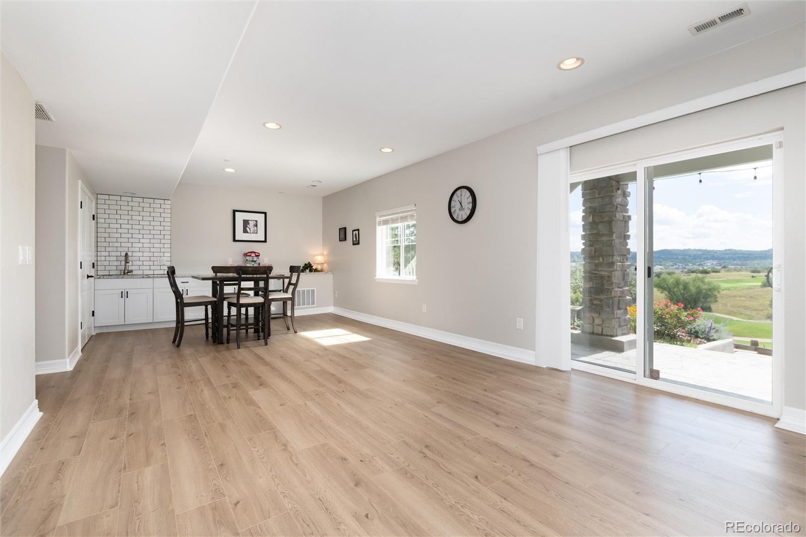 1556 Bent Wedge Point