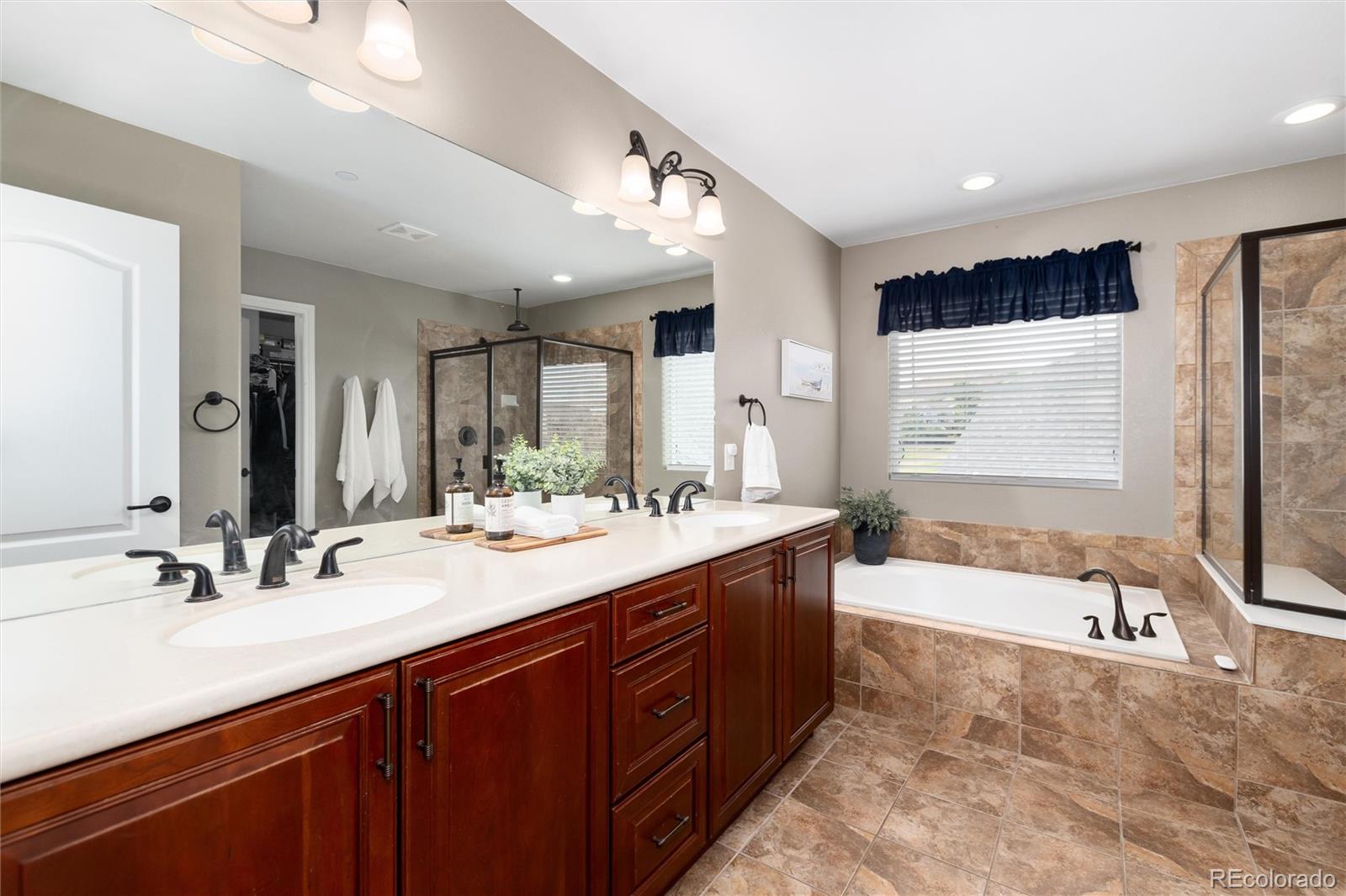 1556 Bent Wedge Point