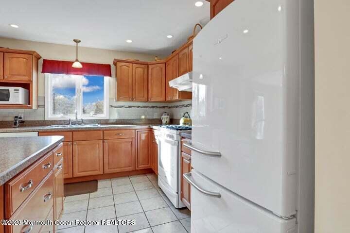 230 Highwood Road, annual