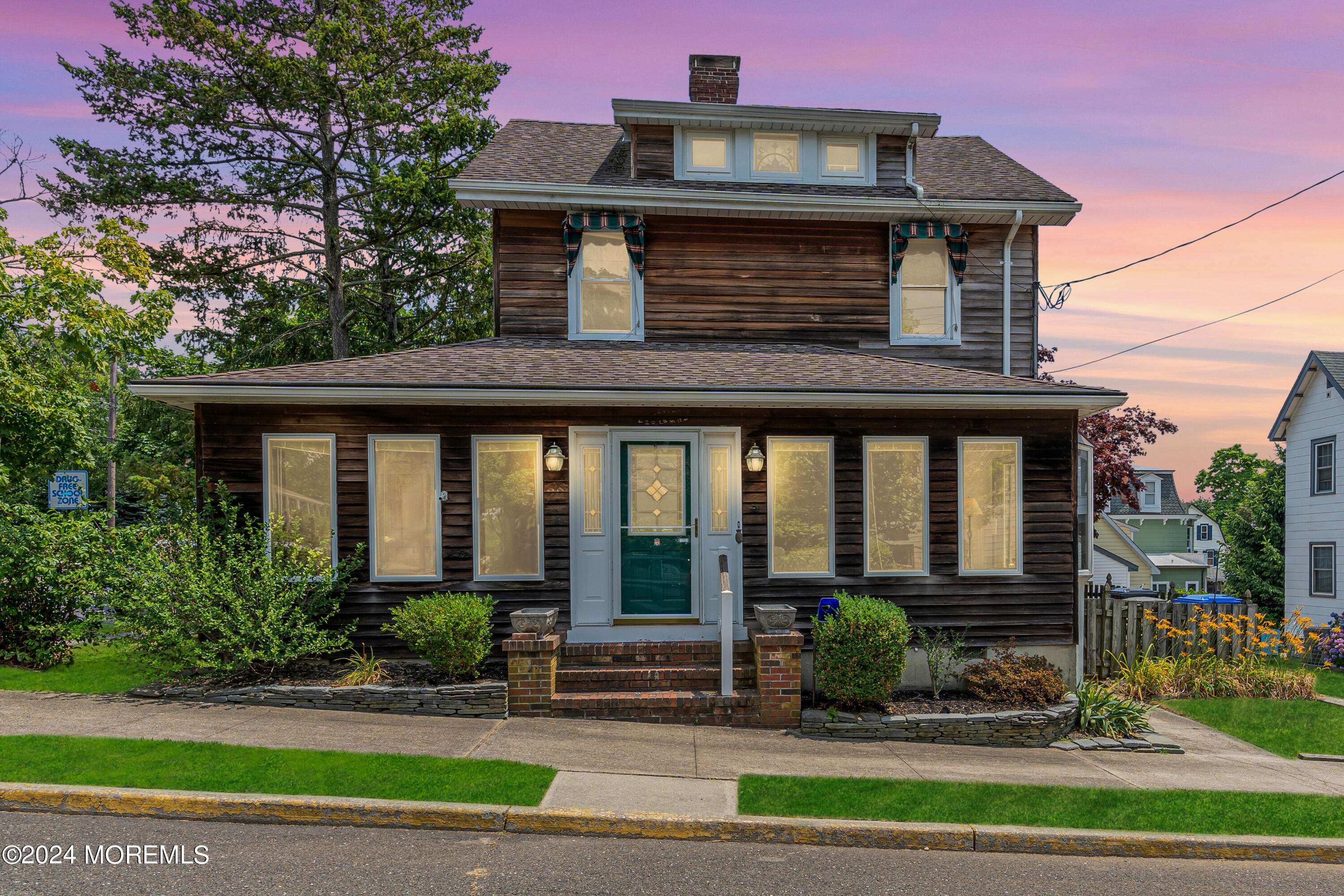 22 Oak Avenue