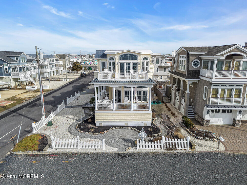 22 W 13th Street, A