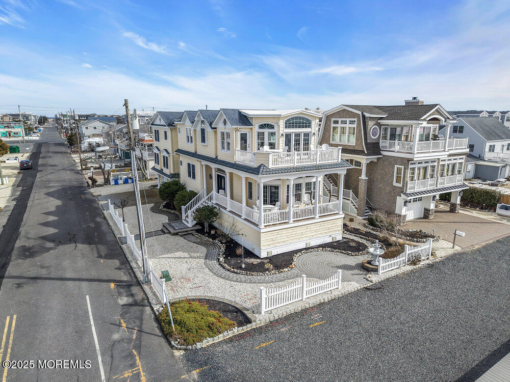 22 W 13th Street, A