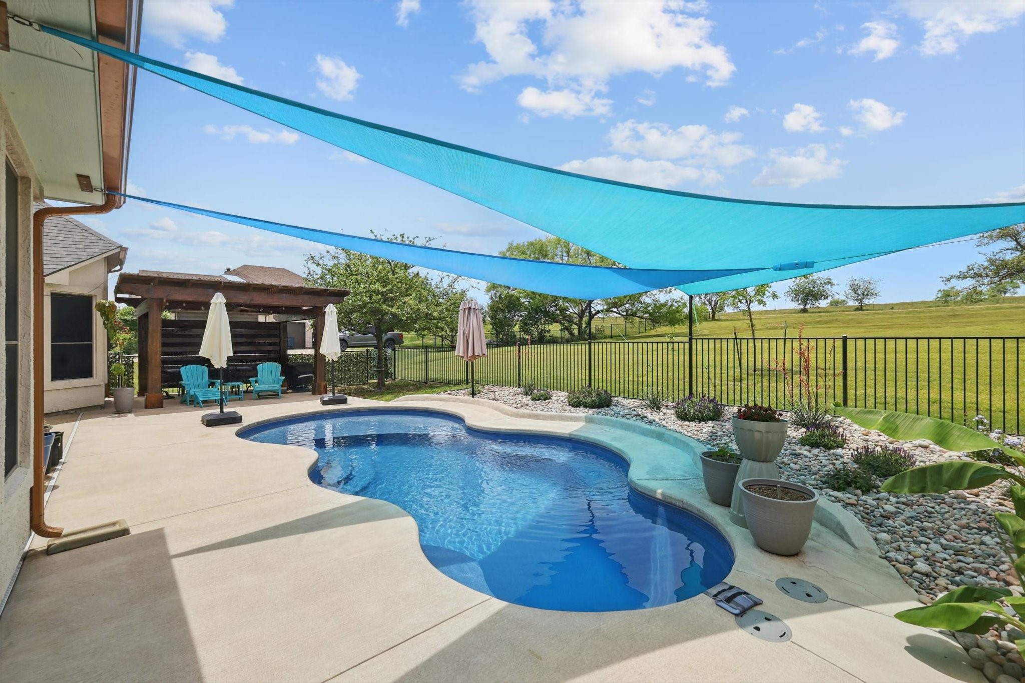 10701 Los Rios Drive