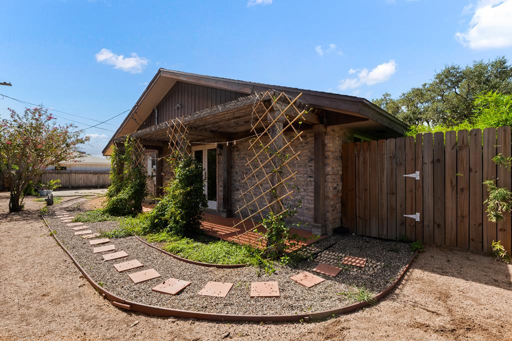 749 Meadowbrook
