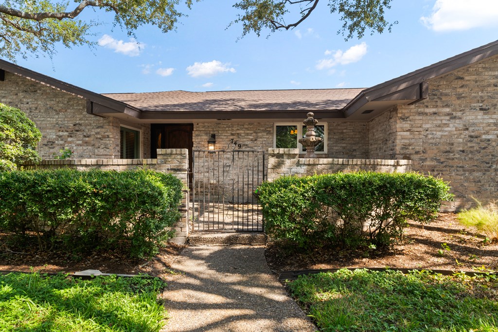 749 Meadowbrook