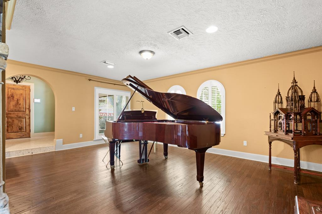 749 Meadowbrook