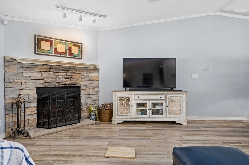 1140 W Beasley