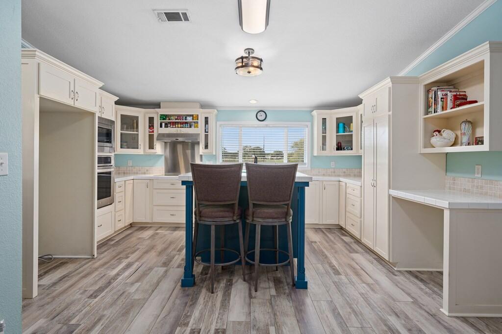 1140 W Beasley