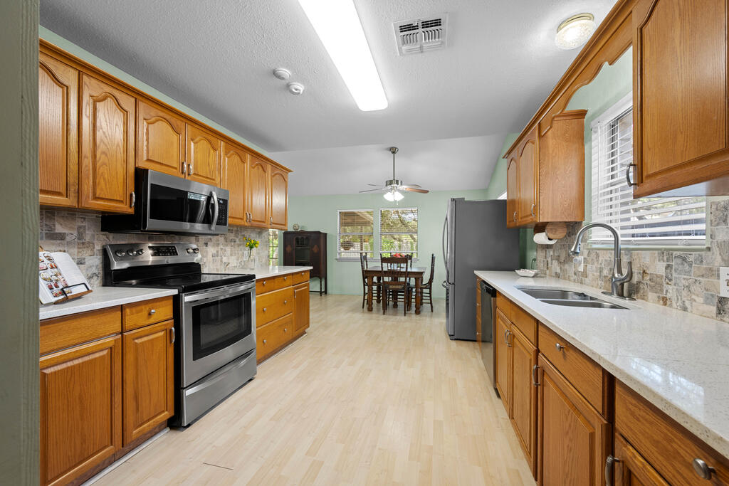 1513 Bluebird Ln