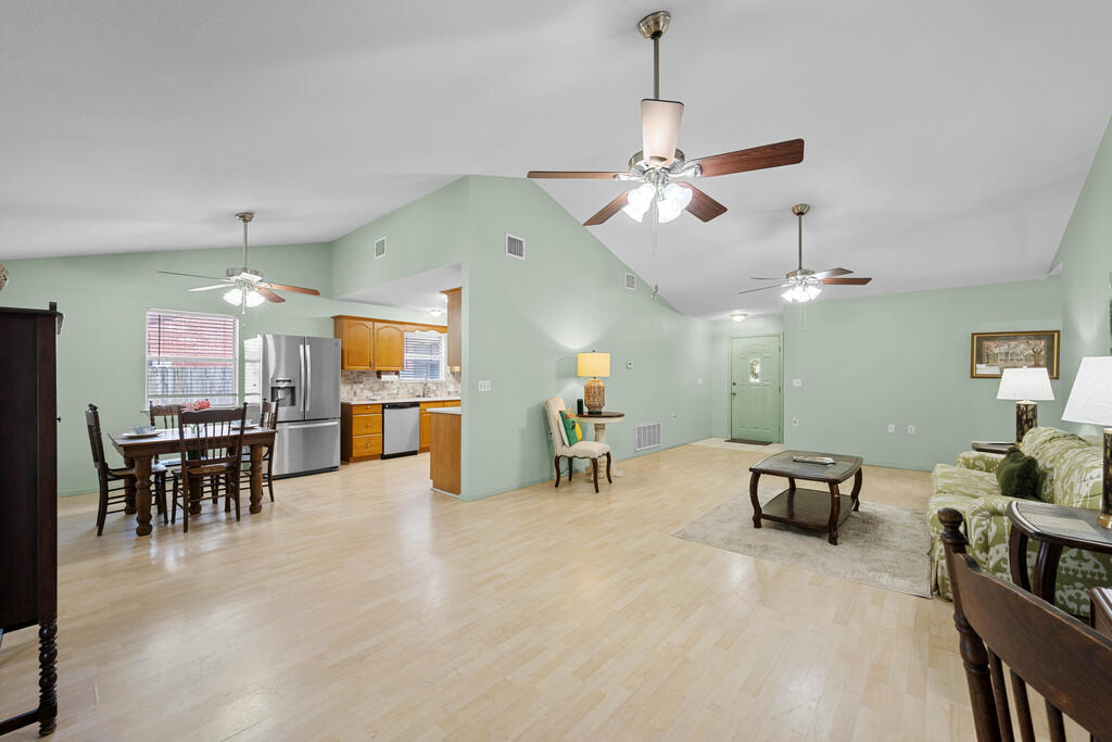 1513 Bluebird Ln