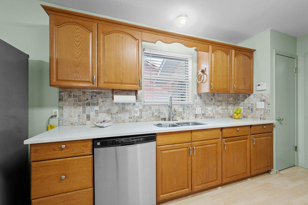 1513 Bluebird Ln