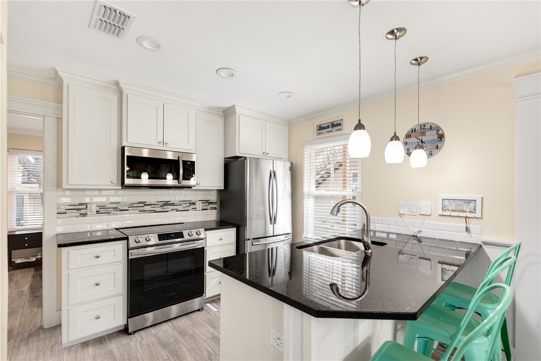 221 Marion Dr B101
