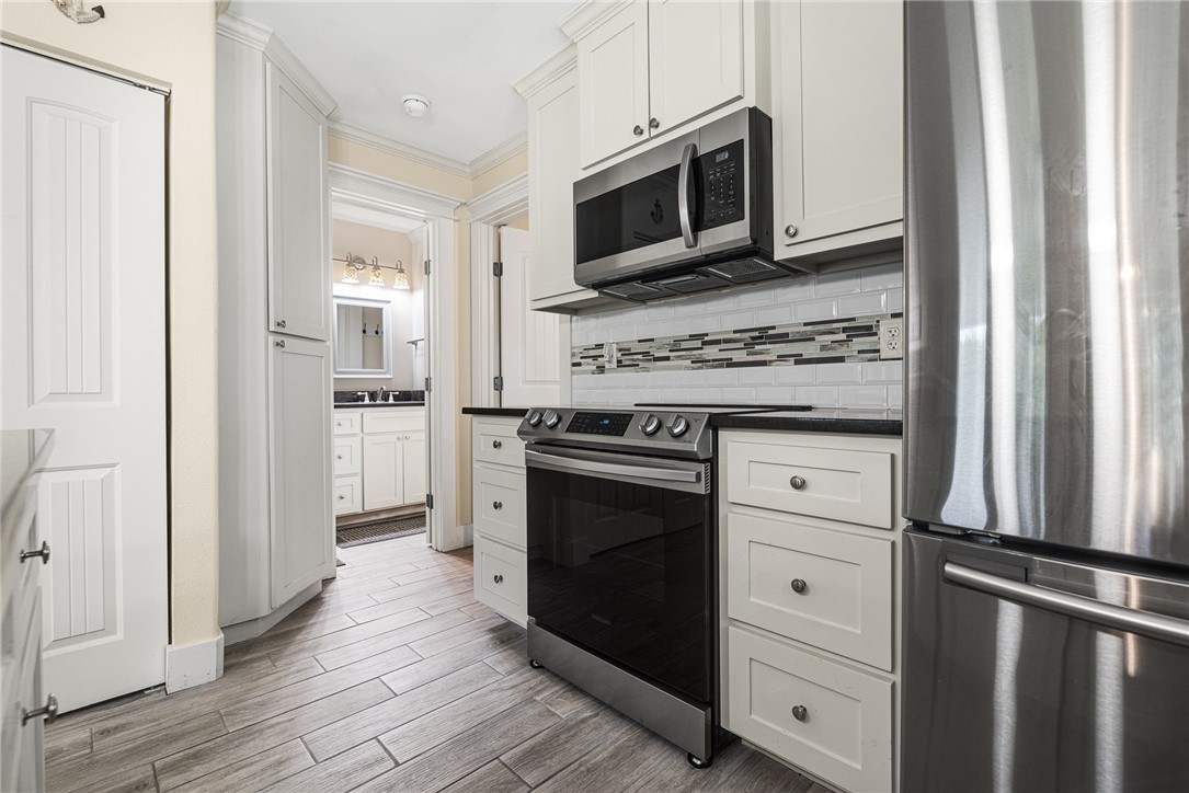 221 Marion Dr B101