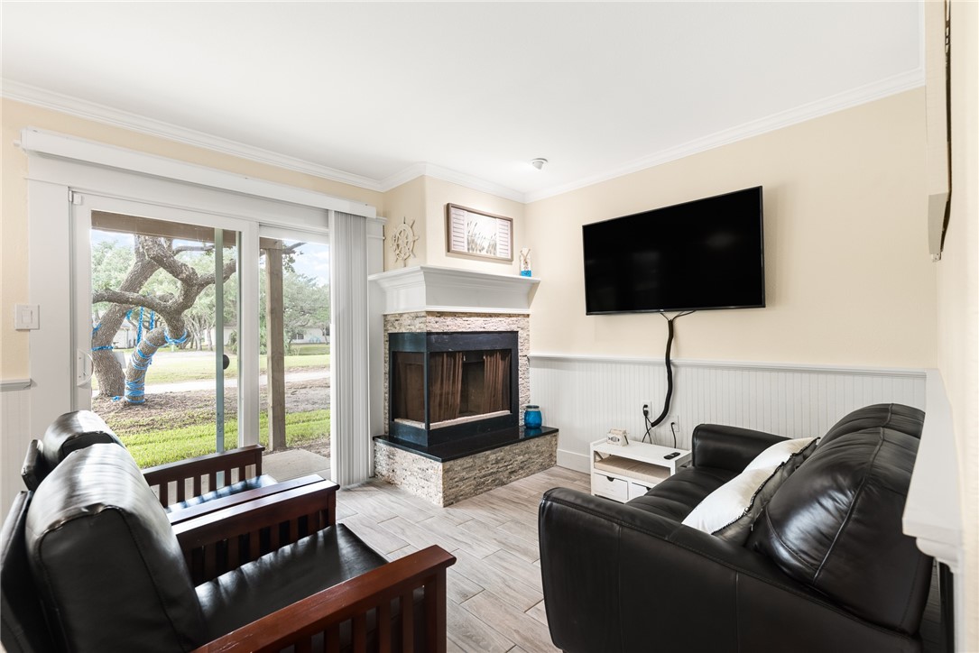 221 Marion Dr B101