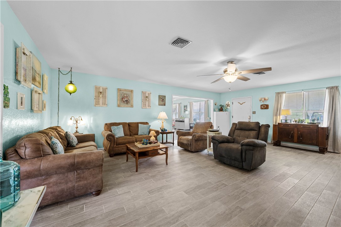 843 Pine Ave