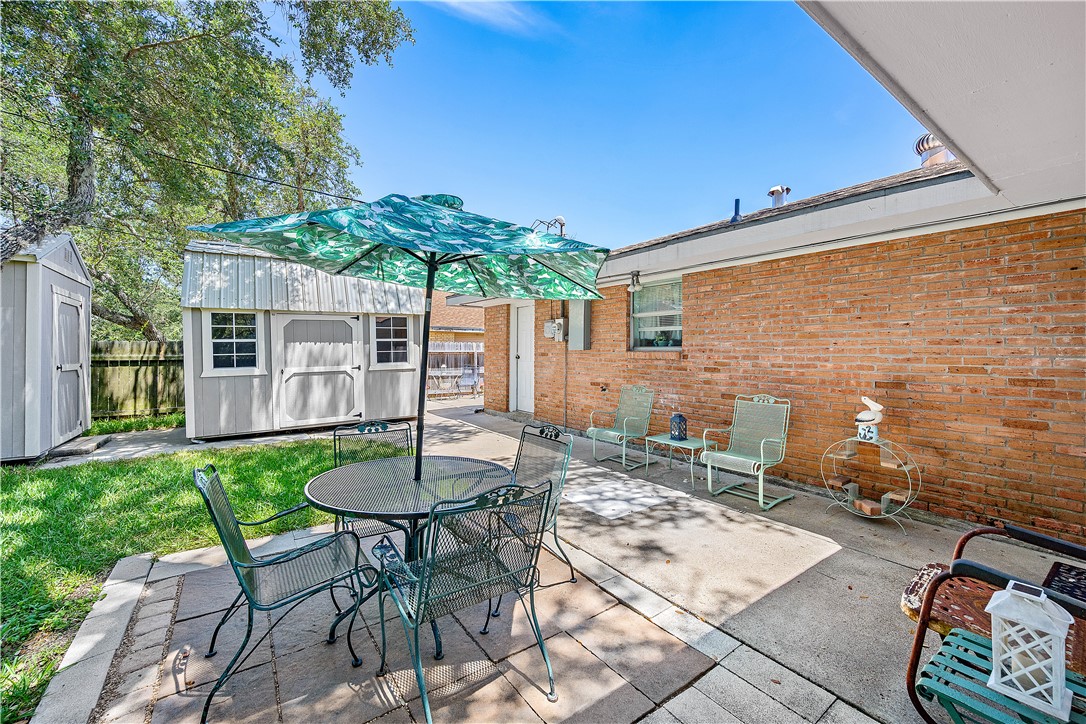 843 Pine Ave