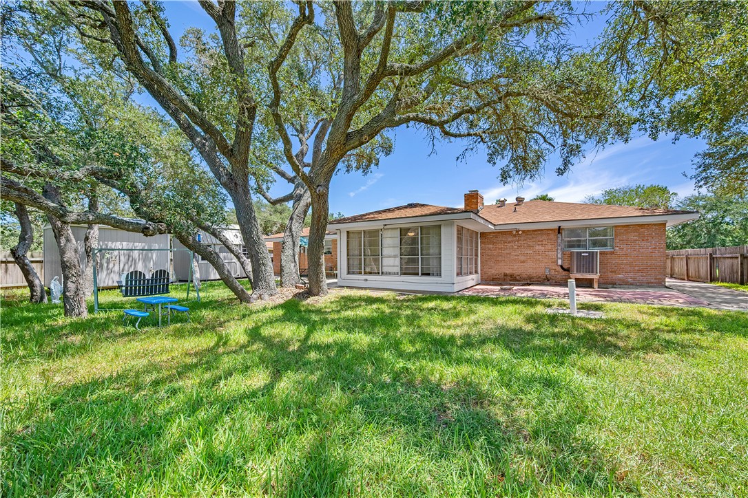 843 Pine Ave