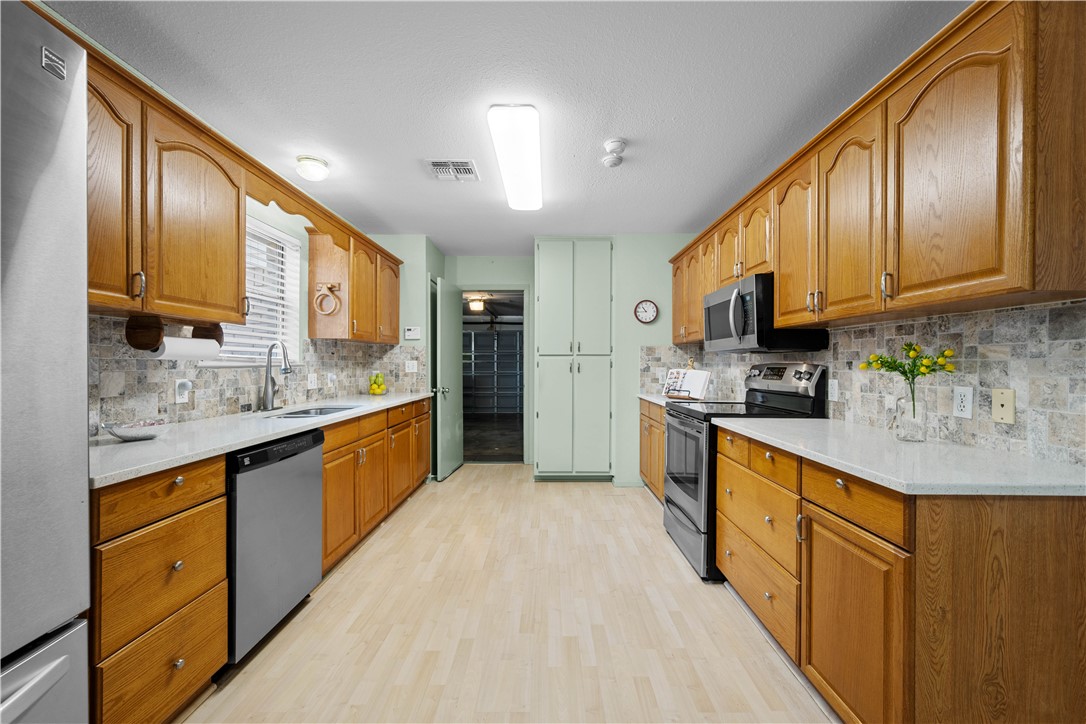 1513 Bluebird Ln