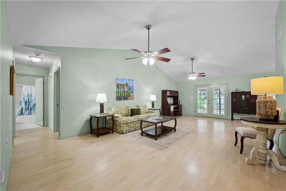 1513 Bluebird Ln