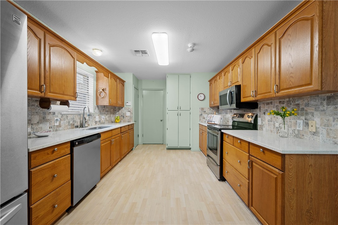 1513 Bluebird Ln