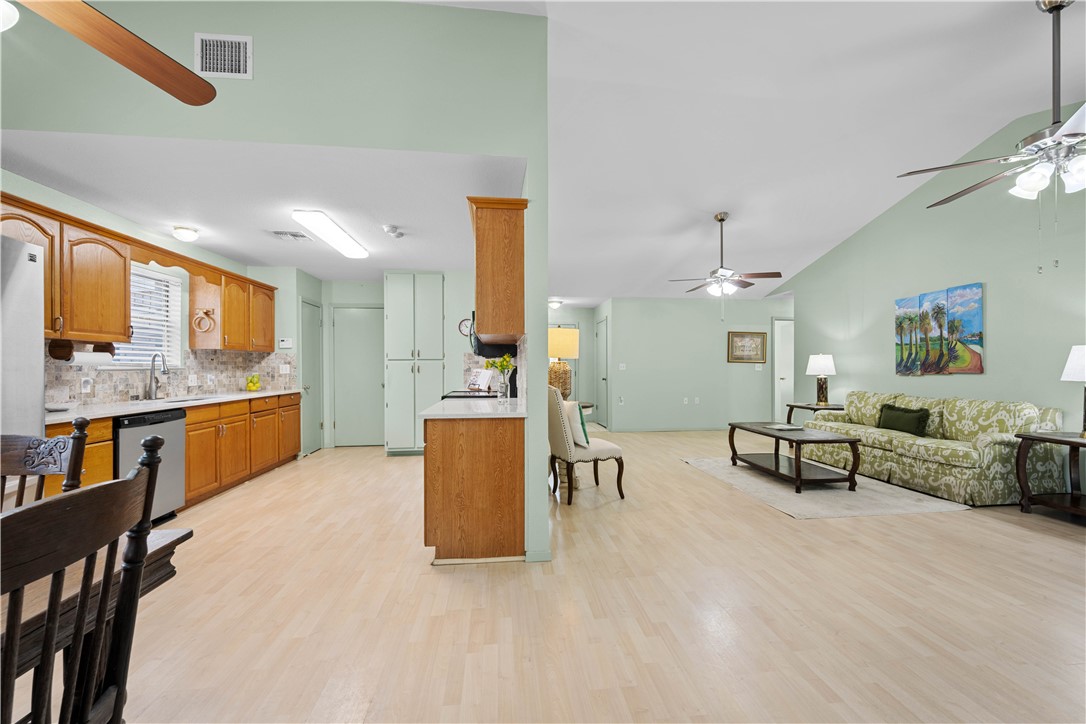 1513 Bluebird Ln