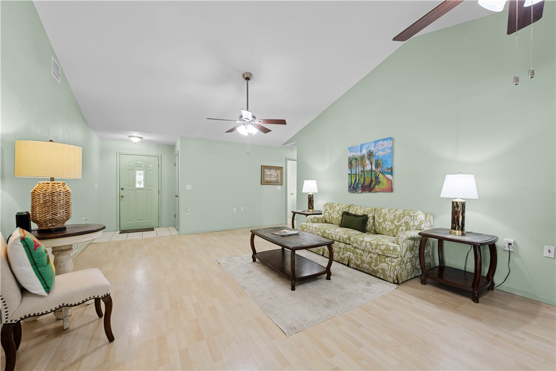 1513 Bluebird Ln