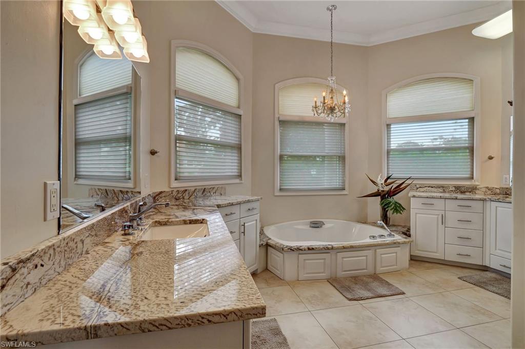 4735 Lighthouse LN