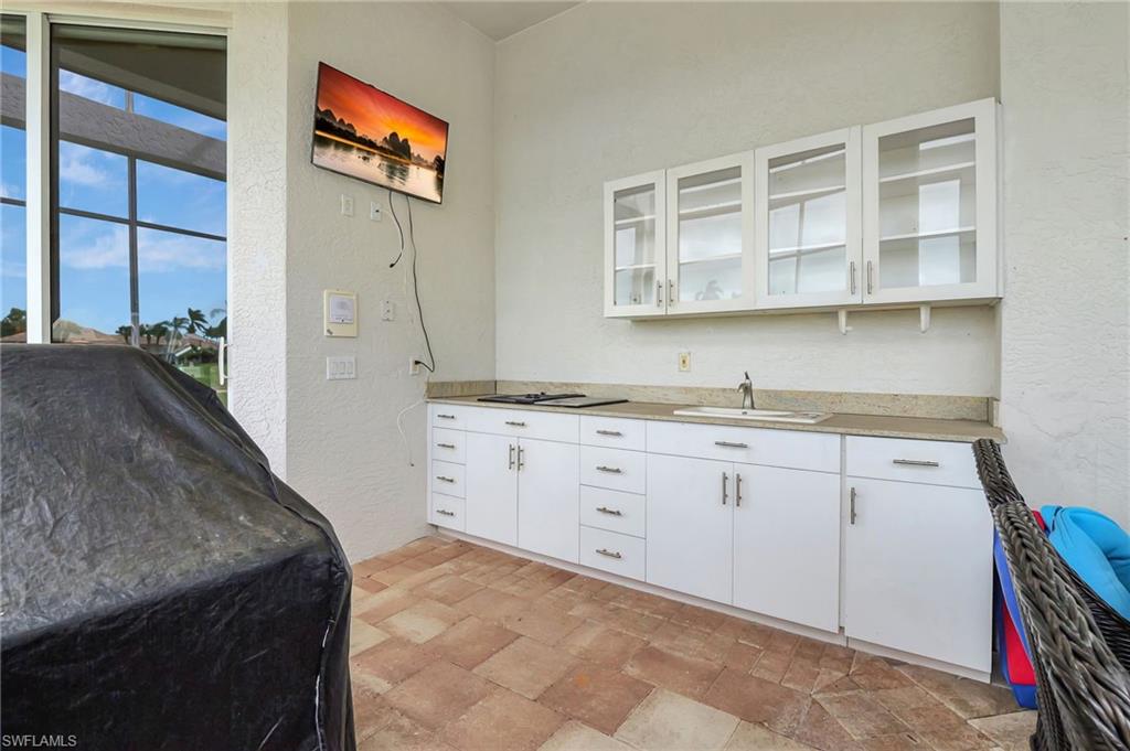 4735 Lighthouse LN