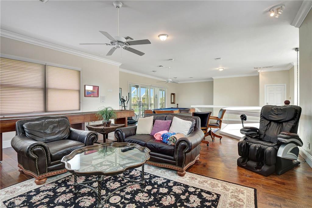 4735 Lighthouse LN