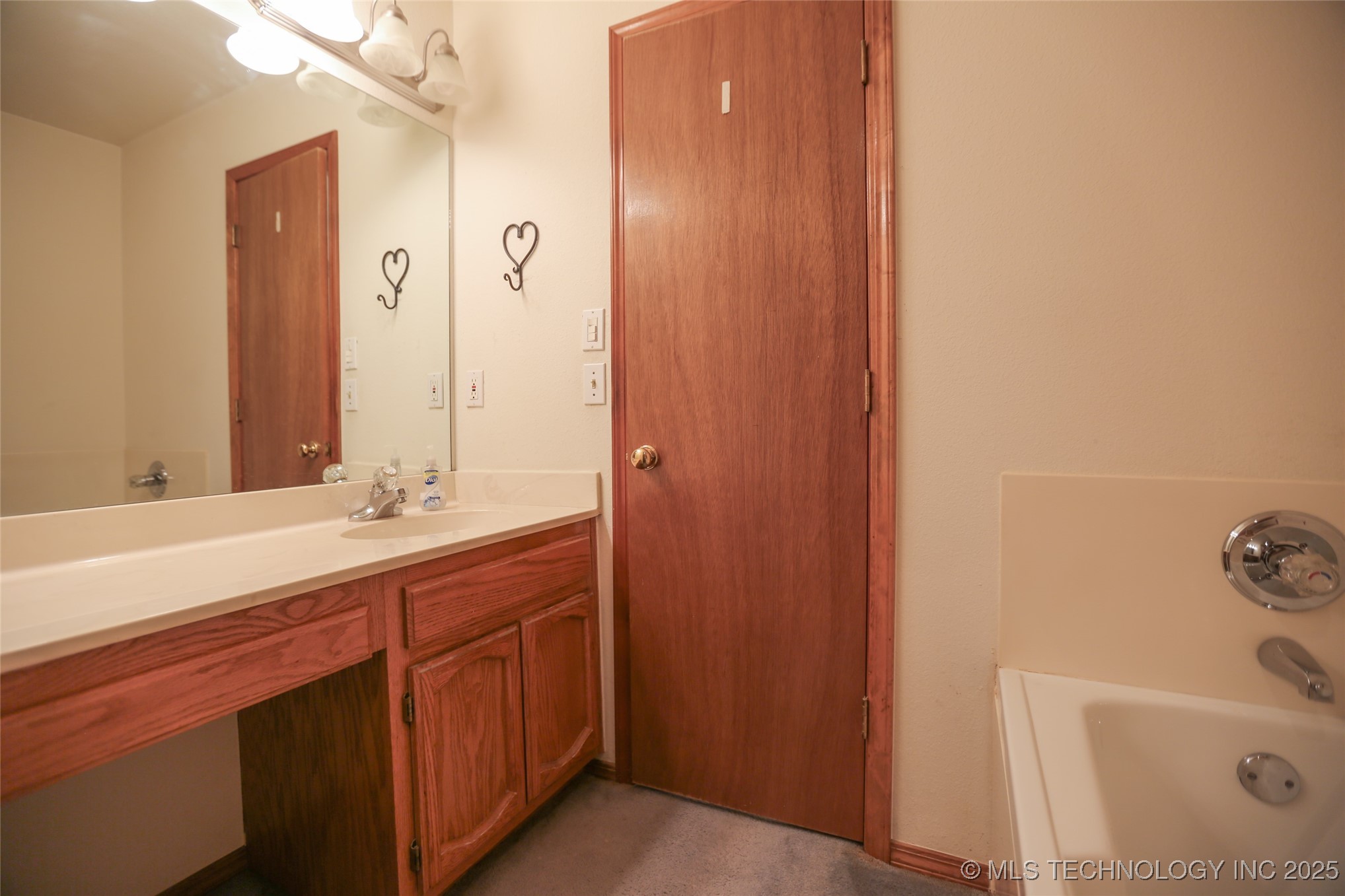 104 E Laredo Place