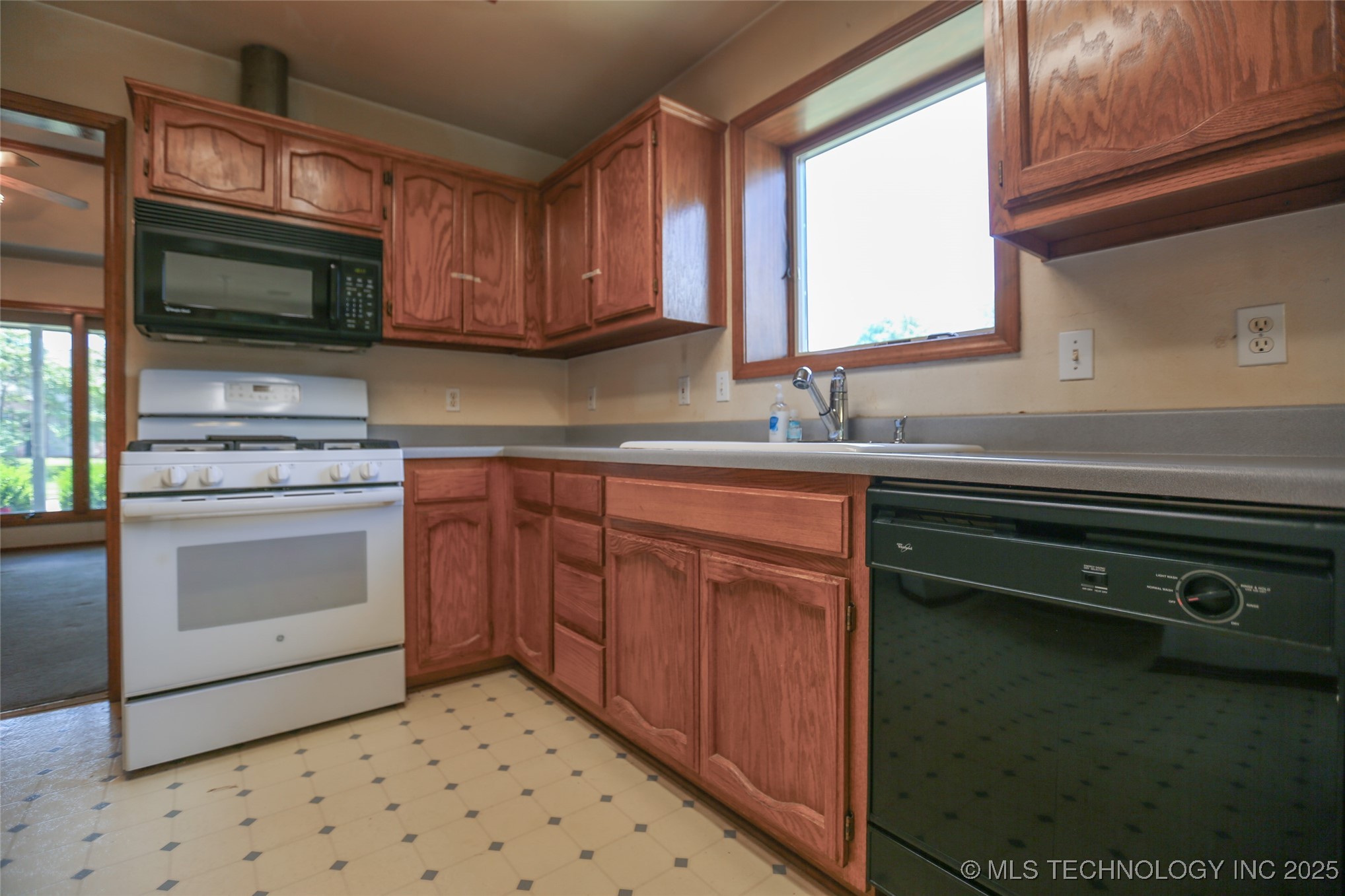 104 E Laredo Place