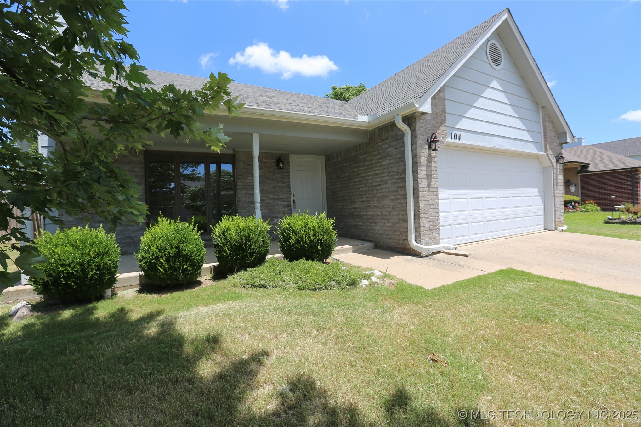 104 E Laredo Place