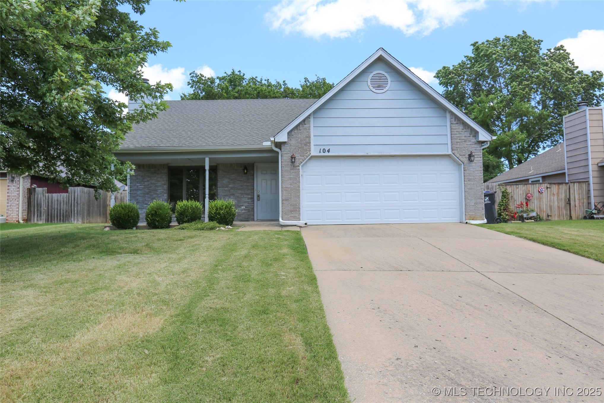 104 E Laredo Place