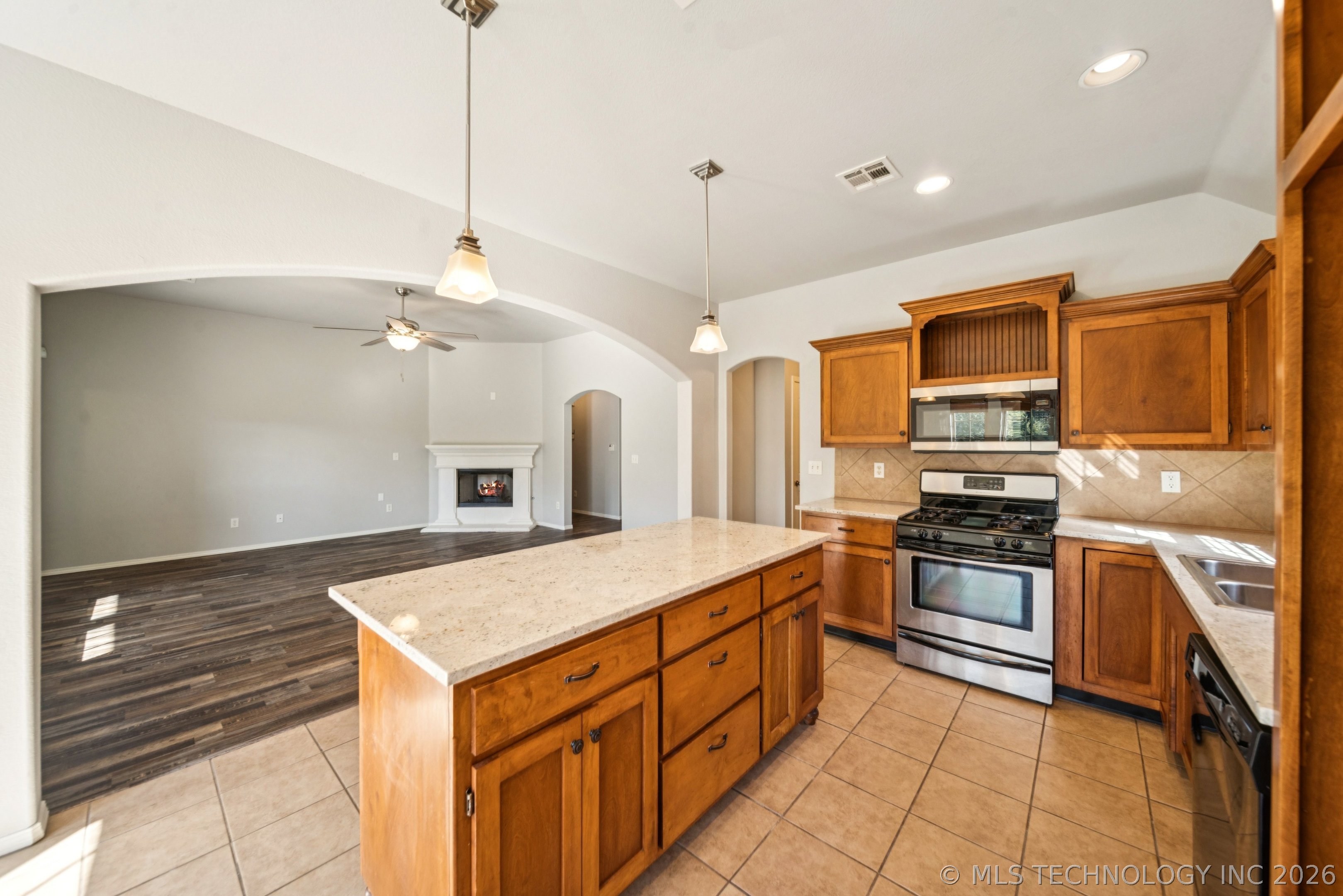 2401 W Pensacola Street